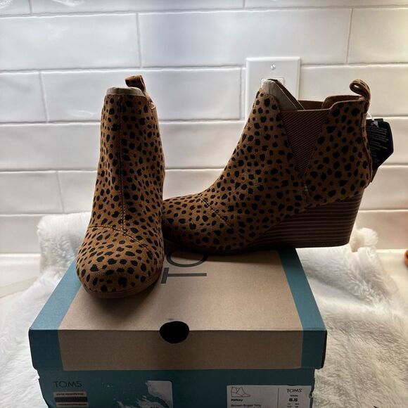 Toms Kelsey Tan and Black Ankle Boots with Chunky Heel and Slip-On Design - Picture 2 of 3